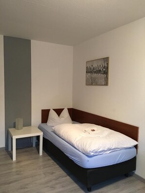 Single Room | Minibar, desk, free WiFi, bed sheets