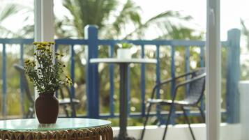 Design Studio, 1 King Bed, Garden View | Balcony view