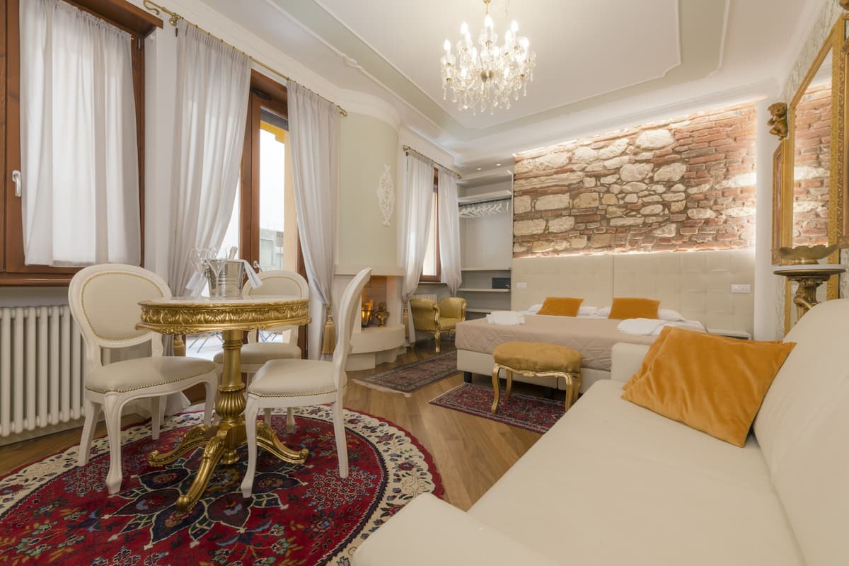 Habitación cuádruple de lujo, para no fumadores, baño privado (Carmen) | 4 habitaciones y sábanas de algodón egipcio