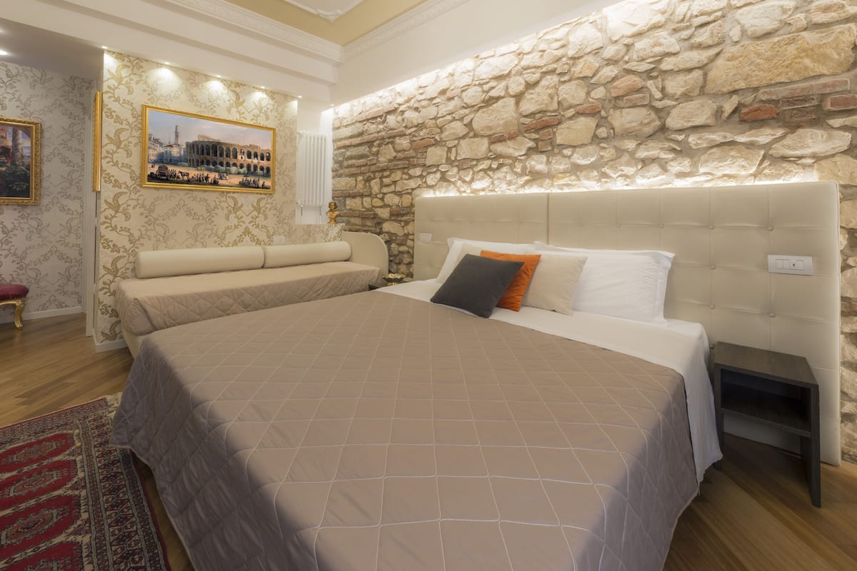 Habitación triple de lujo, para no fumadores, baño privado (Aida) | 4 habitaciones y sábanas de algodón egipcio