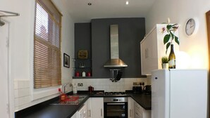 Unclassified image, 5 of 30, button - The Wiverton (Nottingham)
