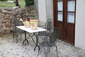 Family Apartment, 2 Bedrooms (A Palleira) | Terrace/patio - Casa Rural A Cobacha (Paderne)