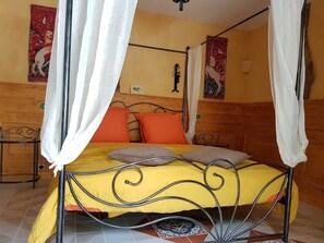 Habitación básica doble (Chambre Bohort) | Decoración individual, mobiliario individual, escritorio