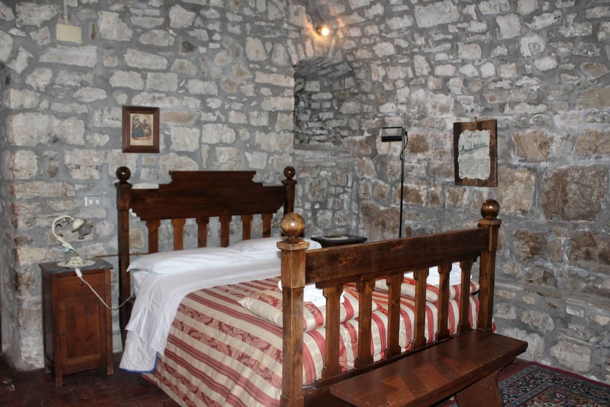 Basic Double Room, Private Bathroom, Ground Floor