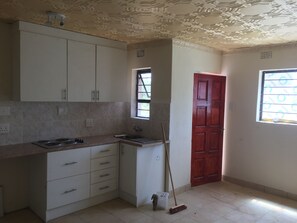 Apartamento conforto, 1 cama King, vista para o jardim | Cozinha privada | Geladeira, micro-ondas, cooktop, chaleira elétrica
