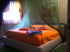 Klassieke tweepersoonskamer, gemeenschappelijke badkamer, uitzicht op bergen | Gratis babybedden, extra bedden (toeslag), gratis wifi, beddengoed