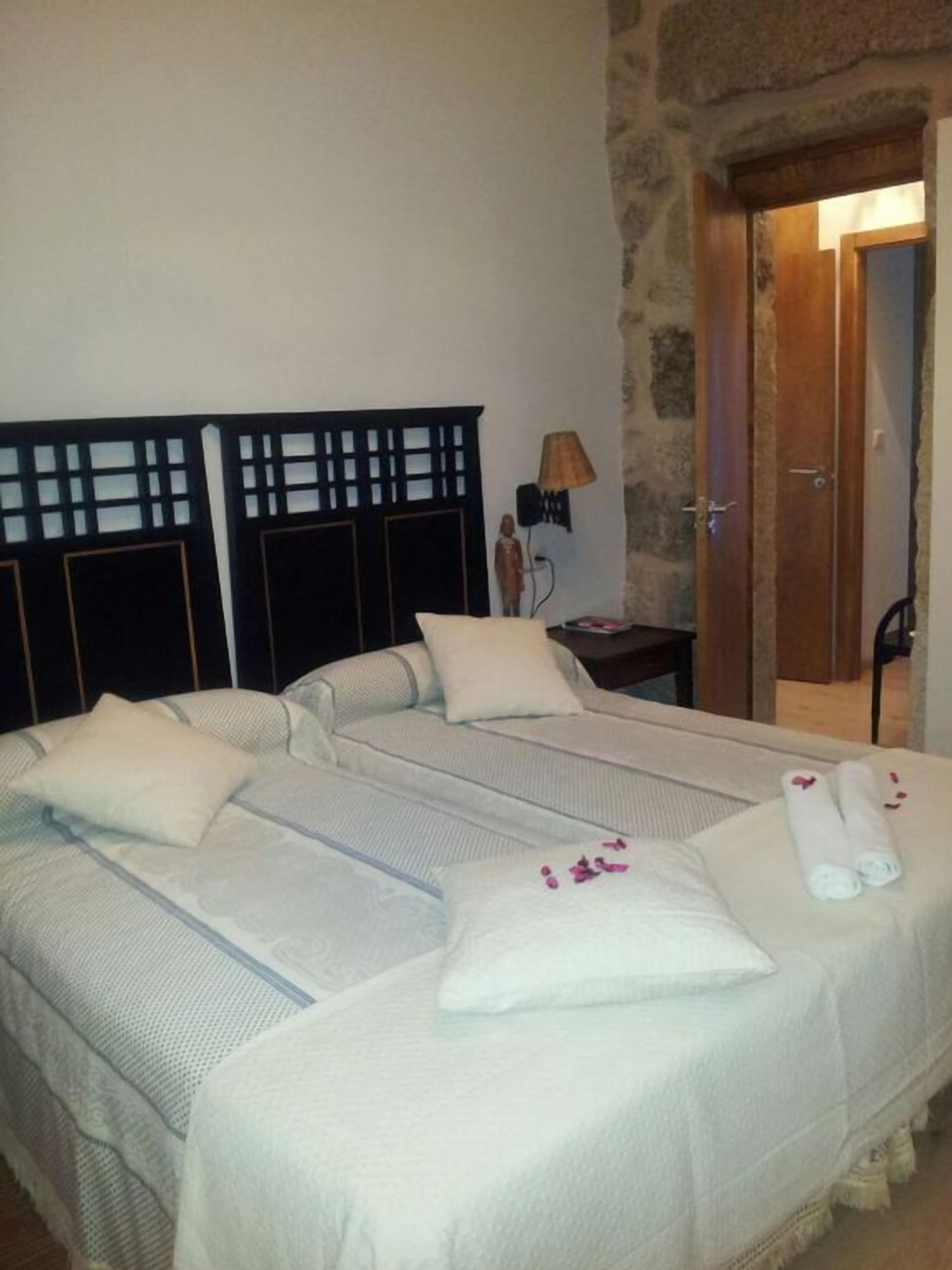 Double or Twin Room | Cribs/infant beds, rollaway beds, bed sheets