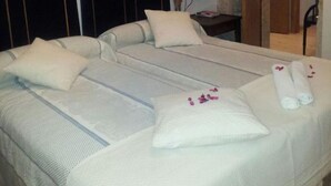 Double or Twin Room | Cribs (surcharge), rollaway beds (surcharge), bed sheets - A Lonquexa do Gañán (Gondomar)