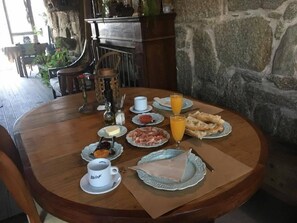 Kontinental morgenmad hver dag mod et gebyr