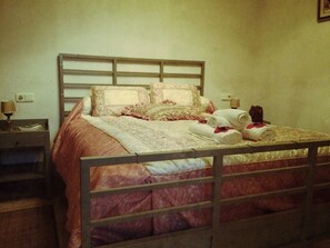 Habitación con 1 cama doble o 2 individuales | Cunas (de pago), camas supletorias, ropa de cama