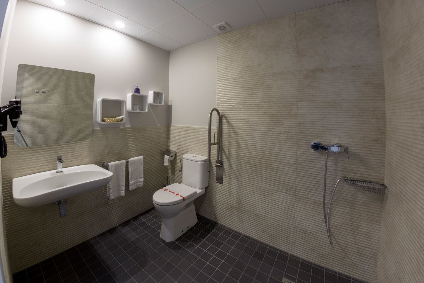 apartment, 2 bedrooms, accessible | bathroom | deep-soaking bathtub, free toiletries, hair dryer, towels