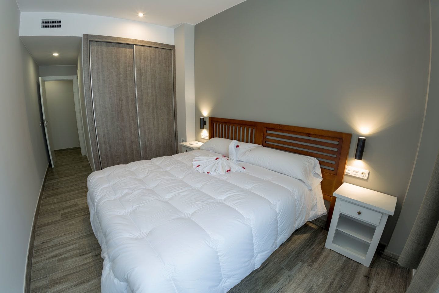 apartment, 2 bedrooms | in-room safe, desk, soundproofing, free cots/infant beds