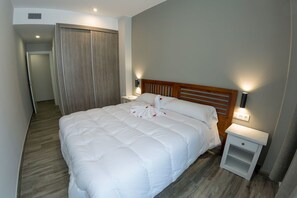 Apartment, 2 Bedrooms | In-room safe, desk, soundproofing, free cots/infant beds - Hotel Asador O Callejón De Belchite (Ayerbe)