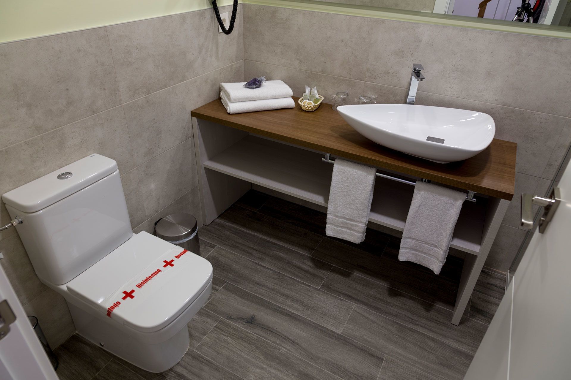 duplex (2) | bathroom | deep-soaking bathtub, free toiletries, hair dryer, towels