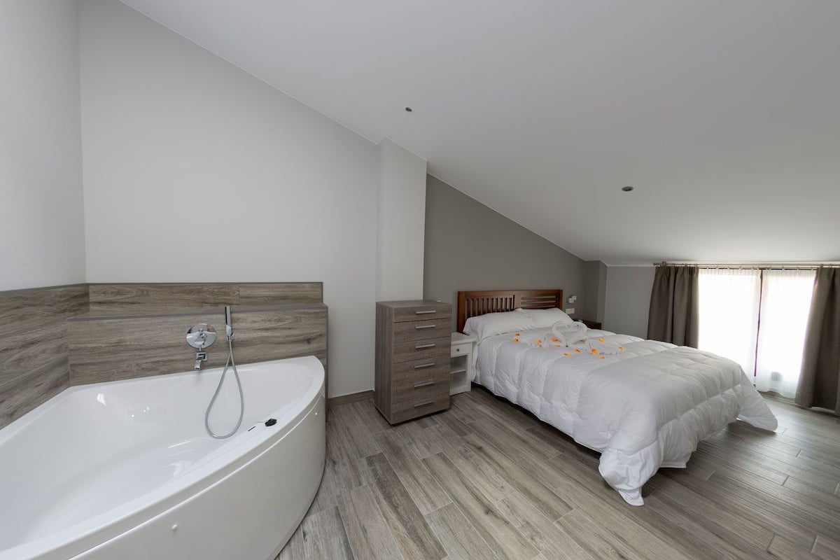 apartment, 2 bedrooms, accessible | bathroom | deep-soaking bathtub, free toiletries, hair dryer, towels