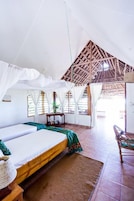 Quadruple Room | In-room safe, desk, WiFi (free), bed sheets
