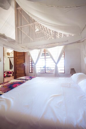 Coffres-forts dans les chambres, bureau, Wi-Fi gratuit, draps fournis