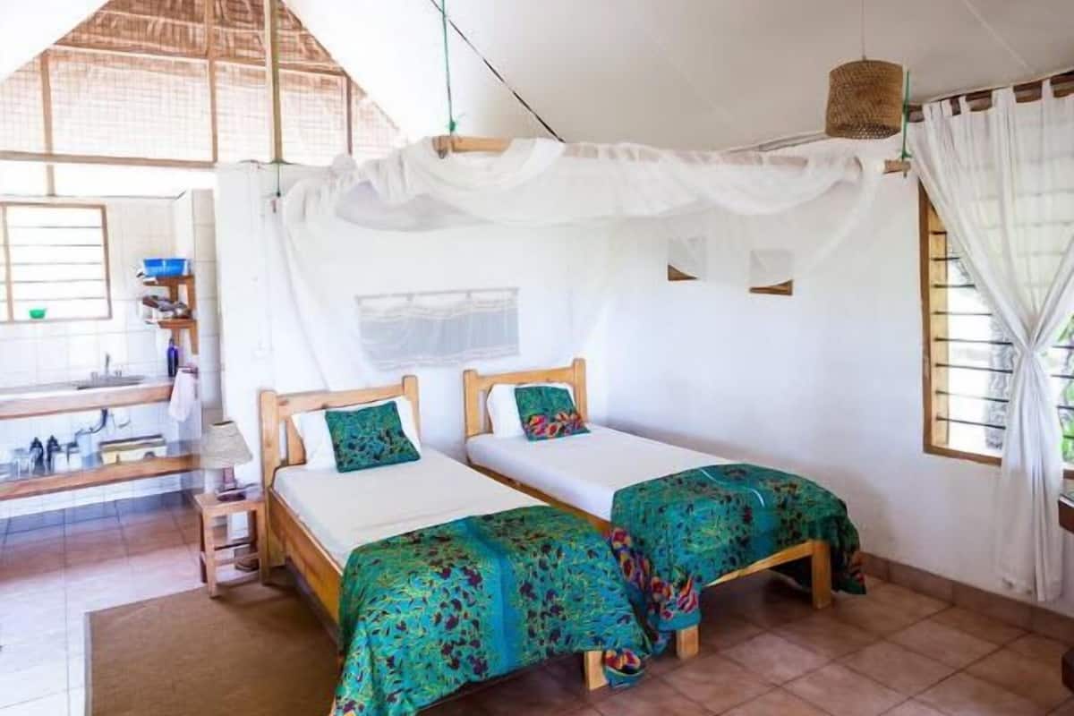 Quadruple Room | In-room safe, desk, free WiFi, bed sheets