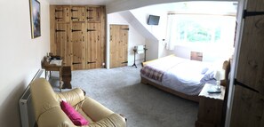 Hypo-allergenic bedding, iron/ironing board, free WiFi, bed sheets