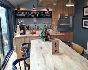 Dining - Billycan (Tenby)