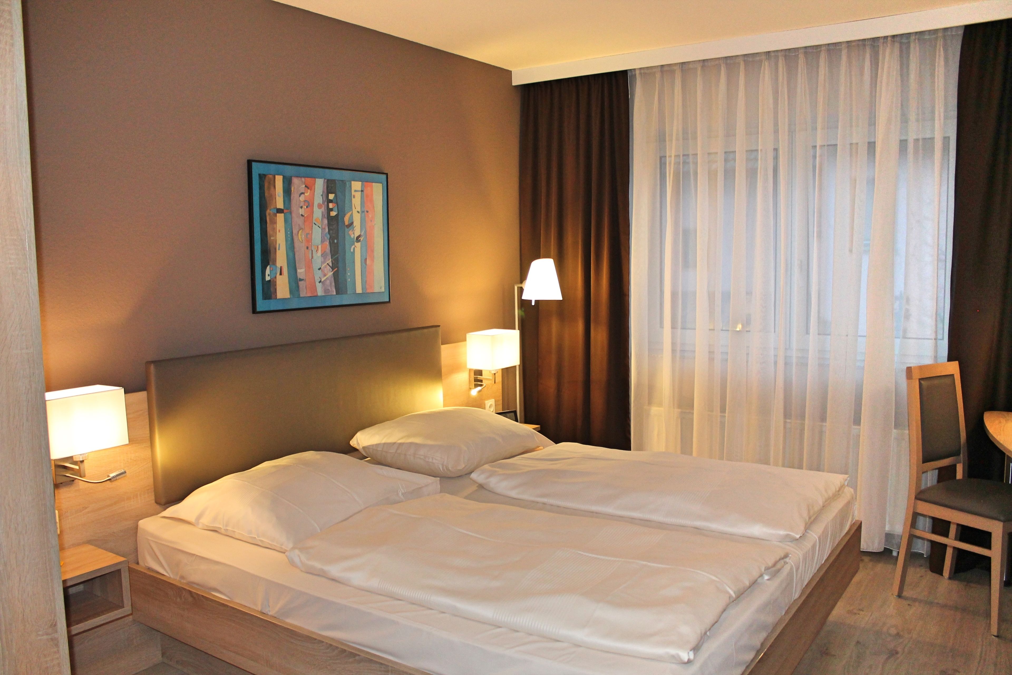 Camera con letto matrimoniale o 2 letti singoli | Una scrivania, insonorizzazione, Wi-Fi gratuito, lenzuola