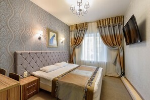 Studio | Desk, soundproofing, iron/ironing board, free WiFi