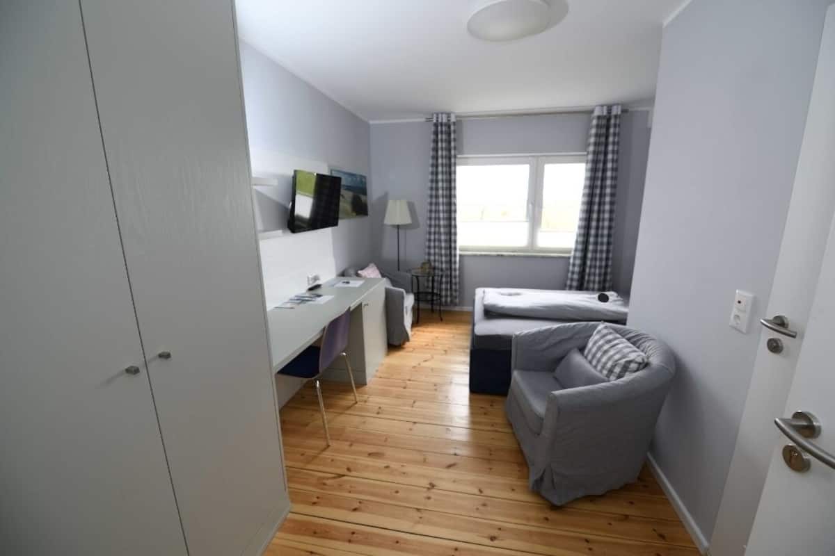 single room | hypo-allergenic bedding, in-room safe, individually decorated