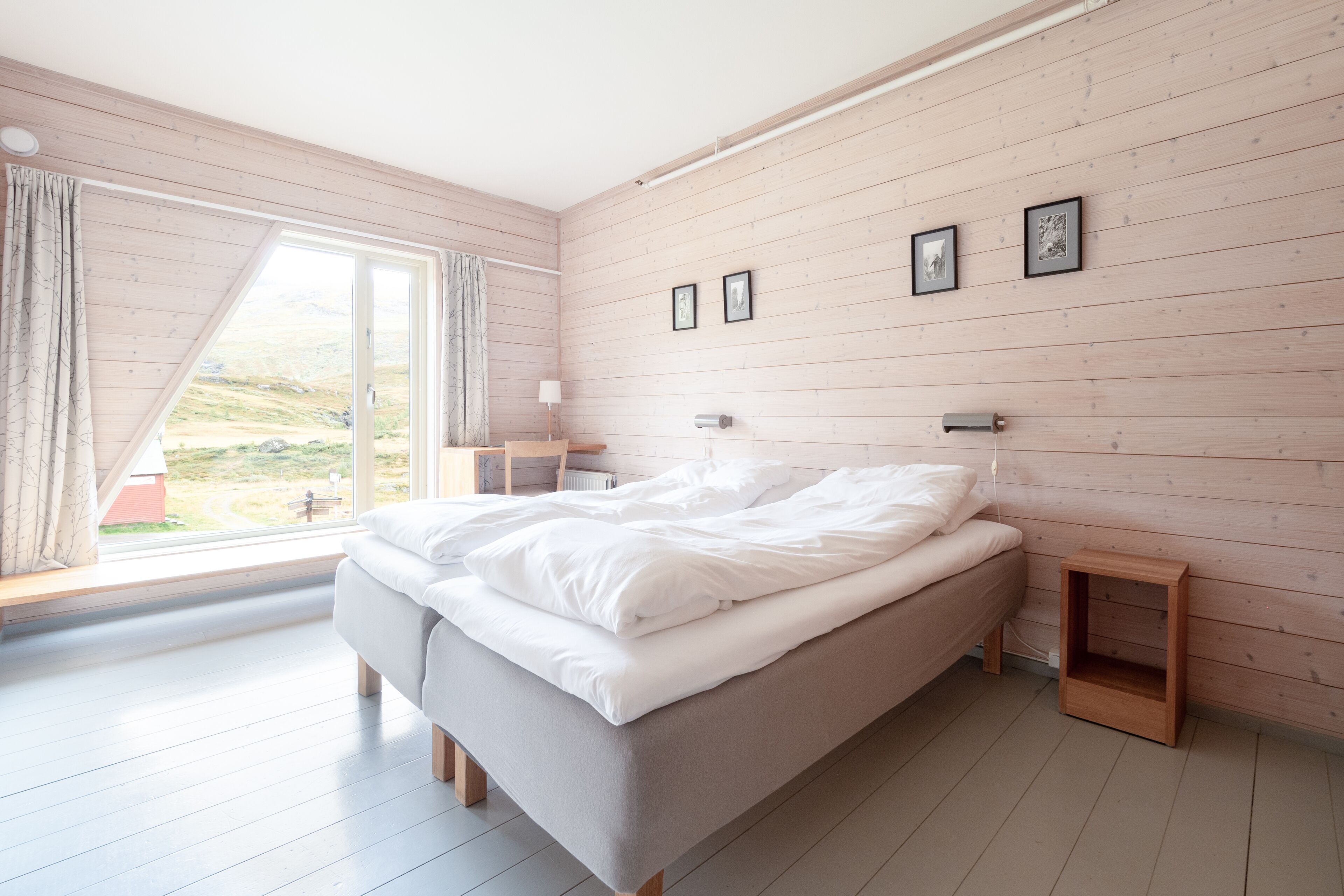 family room | free wifi, bed sheets