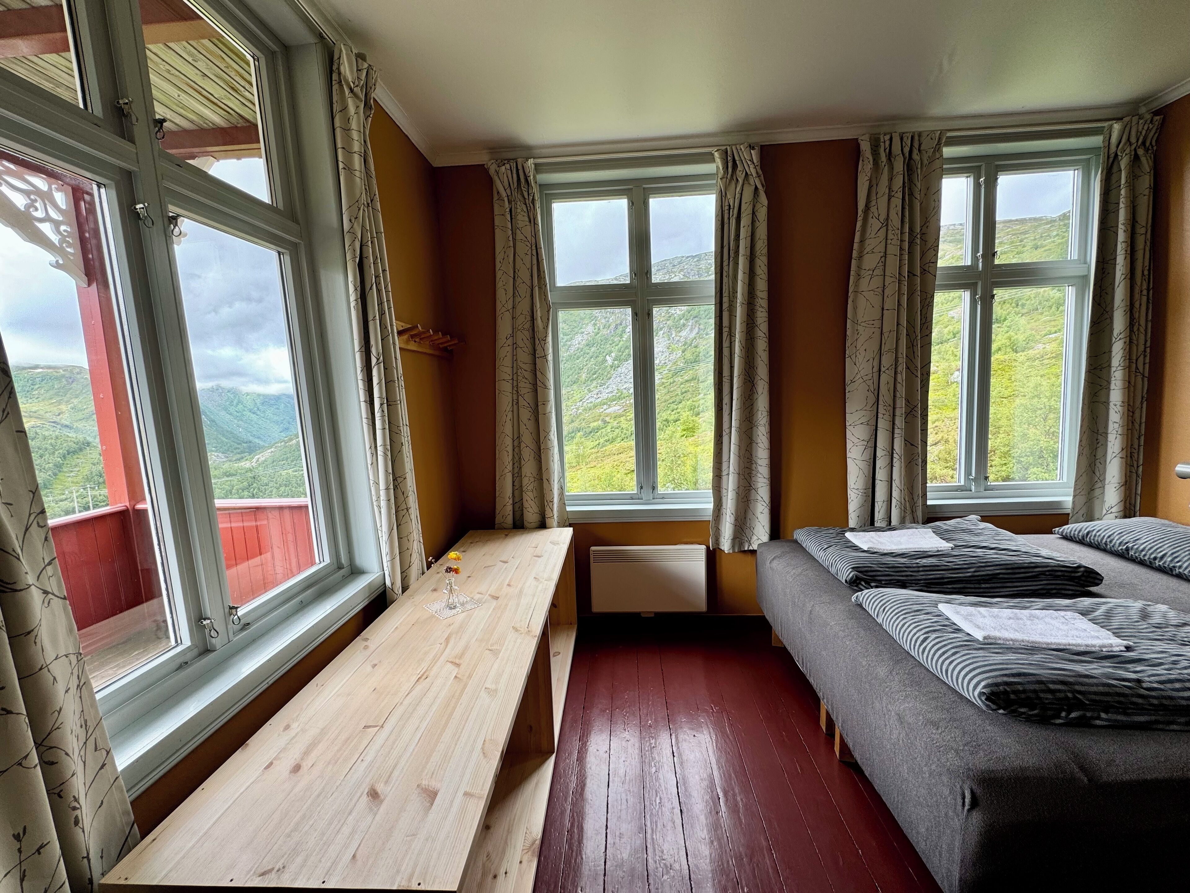 quadruple room | free wifi, bed sheets