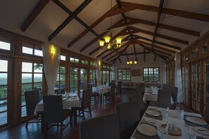 Breakfast, lunch, dinner served; local and international cuisine
