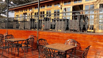 Café da manhã, almoço e jantar; local e internacional