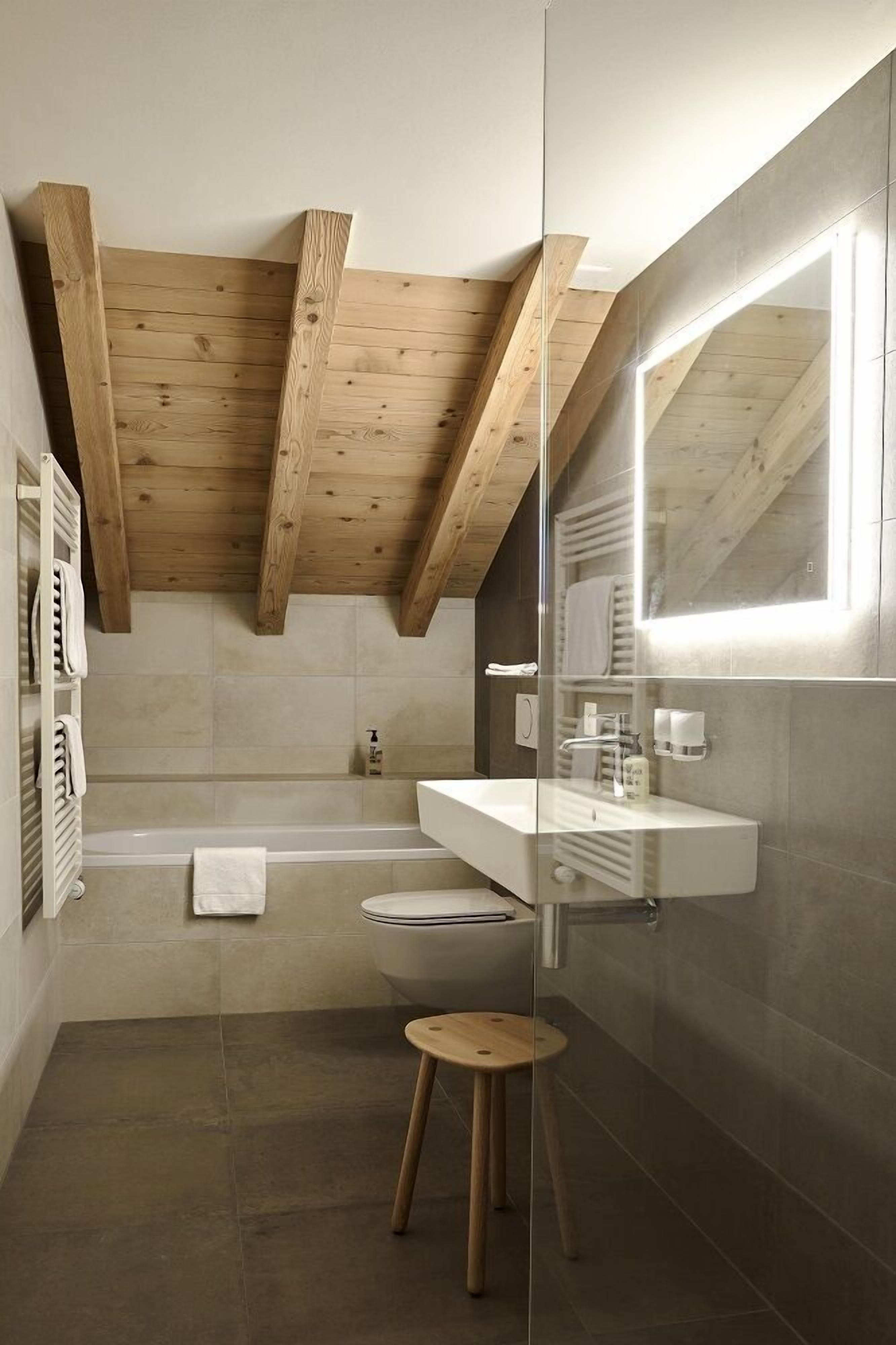 Suite – standard | Bad | Toalettartikler (inkludert), hårføner og håndklær