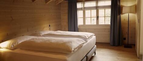 Panoramic Apartment | 2 bedrooms, hypo-allergenic bedding, free minibar items, in-room safe