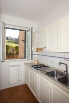 Refrigerador con freezer, horno, placa de cocina, lavavajillas