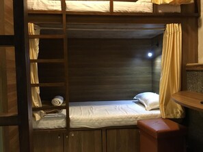 컴포트 공용 도미토리, 금연 | 에어컨