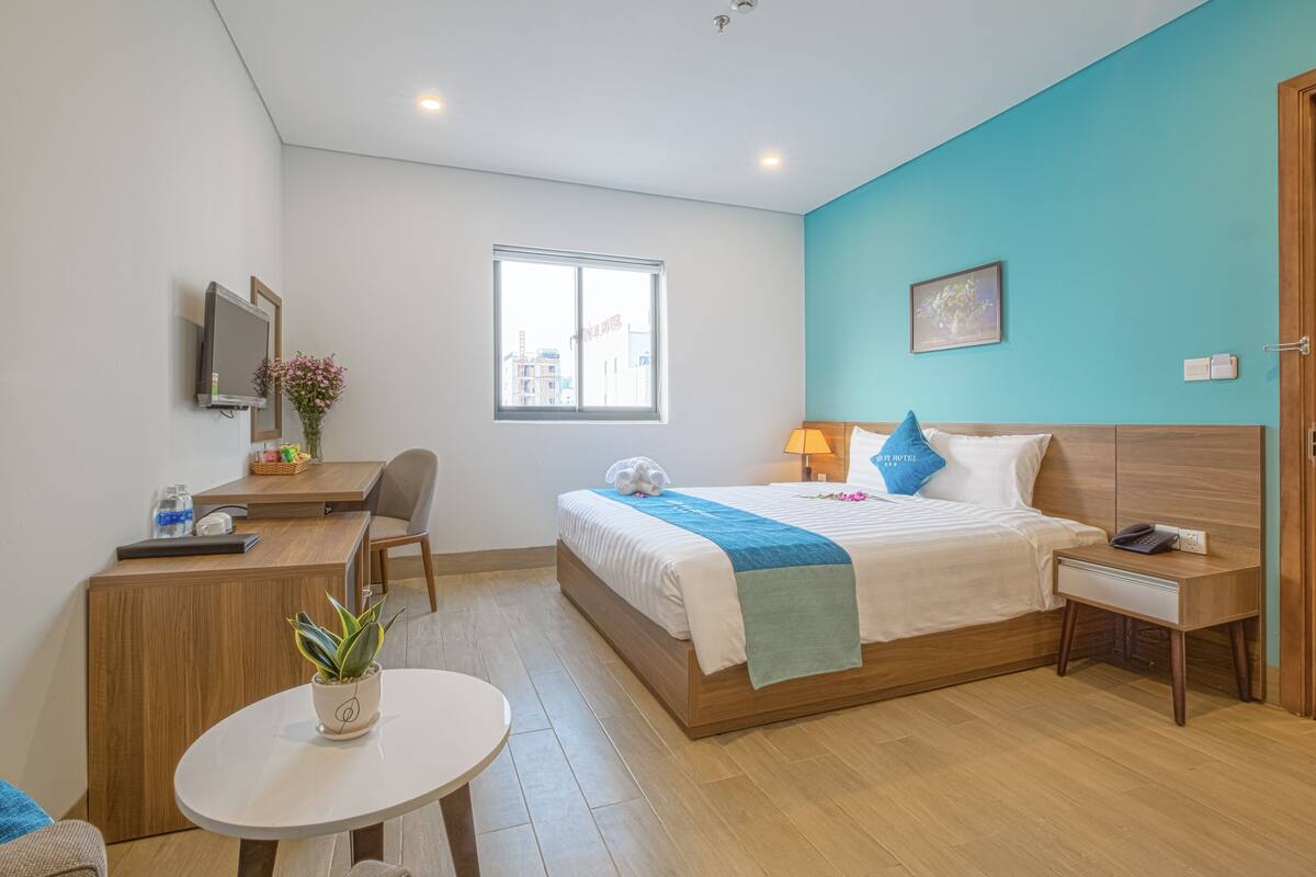 Chambre Deluxe double | Literie de qualité, minibar, coffre-fort, rideaux d’obscurcissement