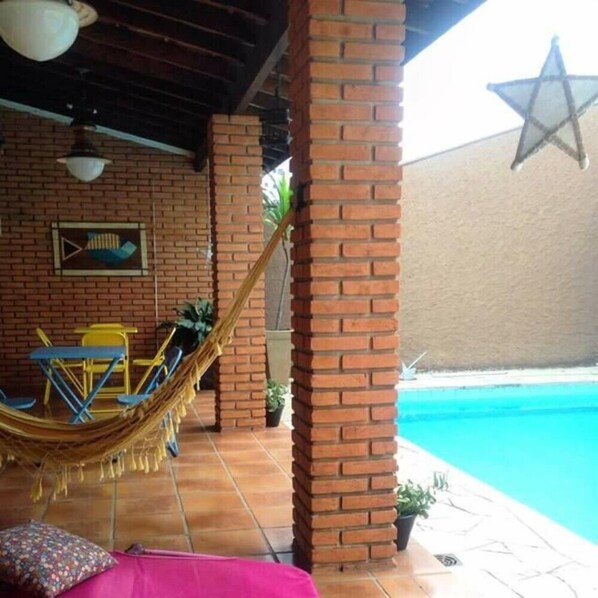 Outdoor wedding area - Black Hostel (Bauru)