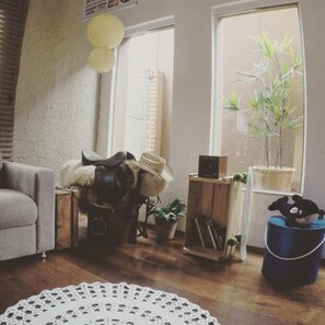 Lobby sitting area - Black Hostel (Bauru)