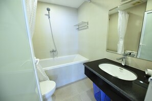Free toiletries, hair dryer, slippers, bidet - Granda Legend Apartment (Hanoi)