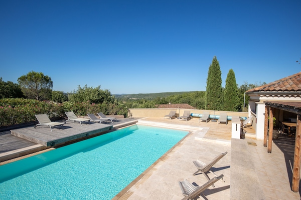 Outdoor pool, pool umbrellas, sun loungers