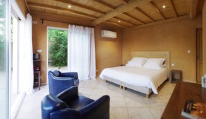 Double Room (La Closerie) | Premium bedding, memory-foam beds, in-room safe, desk - Les Carriers Maison D'hôtes (Vogue)