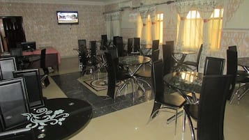 Se sirven desayunos, almuerzos y cenas