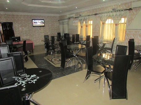 Breakfast, lunch and dinner served