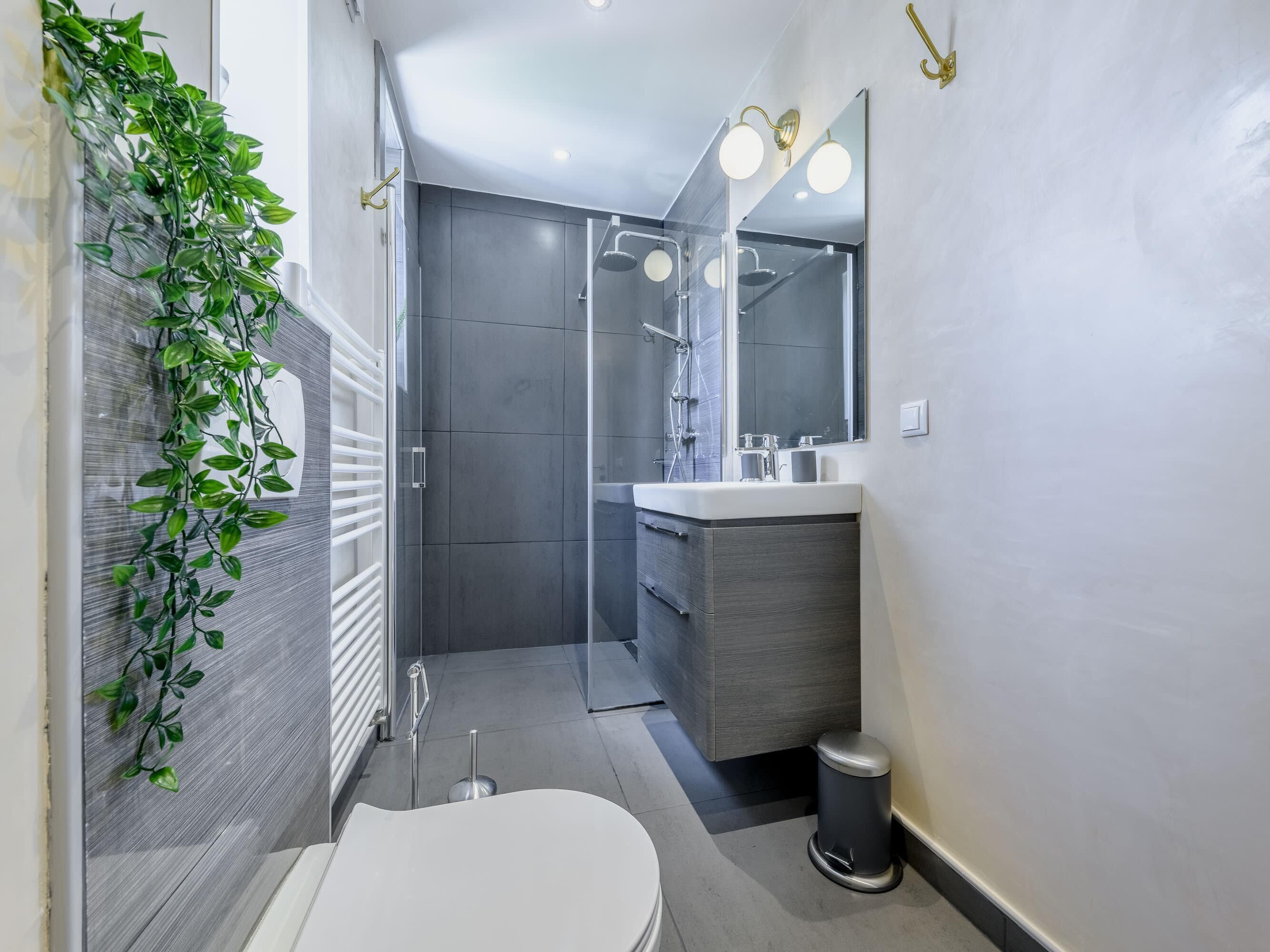 Superior-lejlighed - privat badeværelse - byudsigt | Badeværelse | Gratis toiletartikler, hårtørrer, badekåber, håndklæder