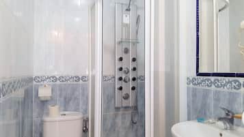 Double Room, 1 Katil Kelamin (Double), Private Bathroom | Bilik Mandi | Kelengkapan dandanan diri percuma, pengering rambut, bidet