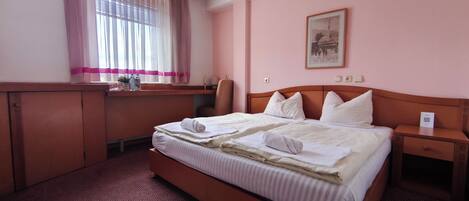 Basic Double Room, 1 Double Bed, Non Smoking, City View | Desk, free WiFi, bed sheets