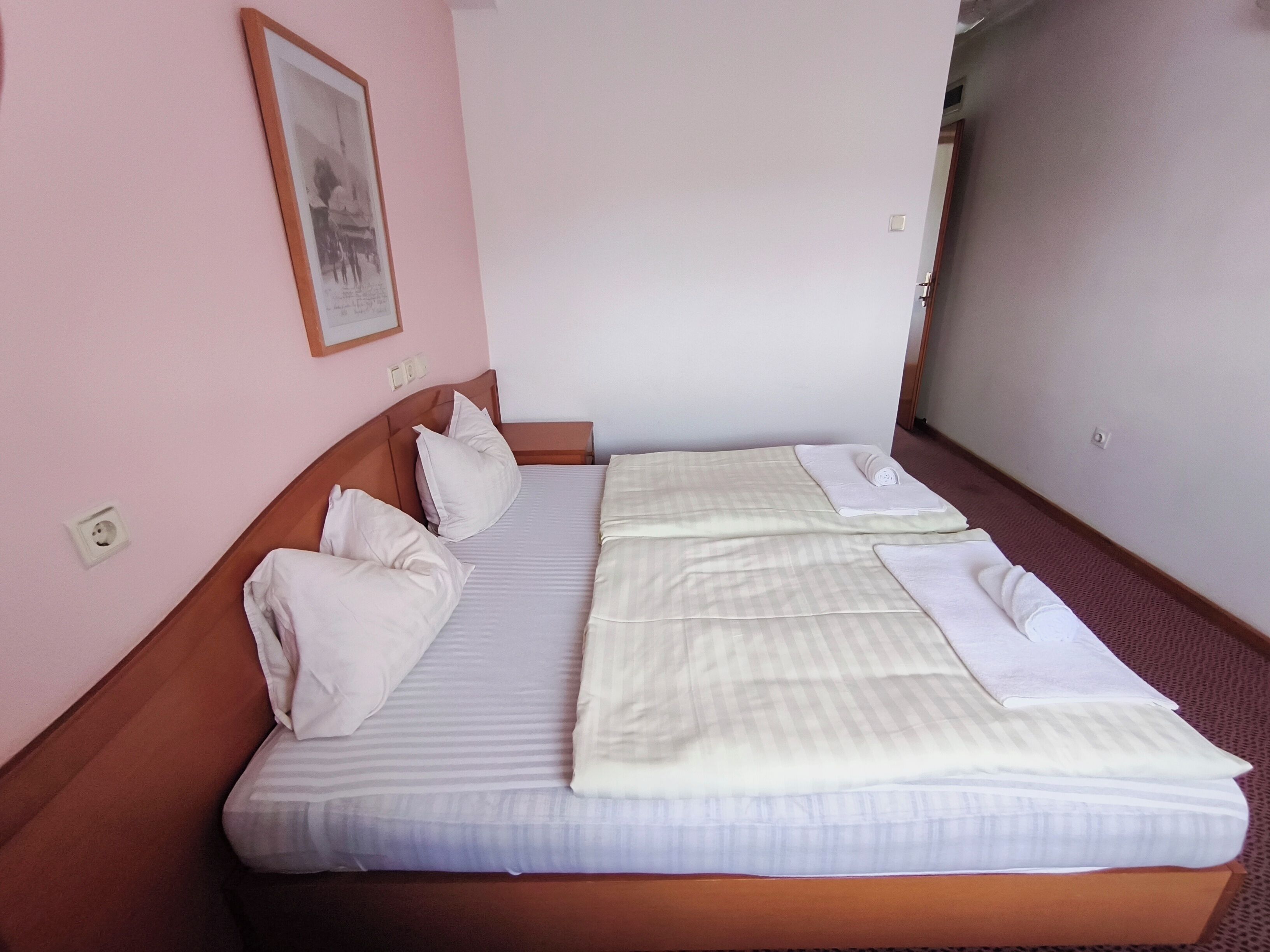Basic Double Room, 1 Double Bed, Non Smoking, City View | Desk, free WiFi, bed sheets