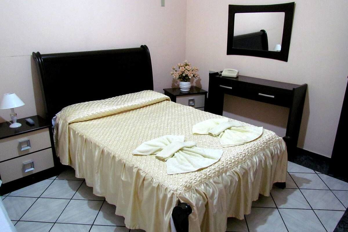 WiFi (free), bed sheets