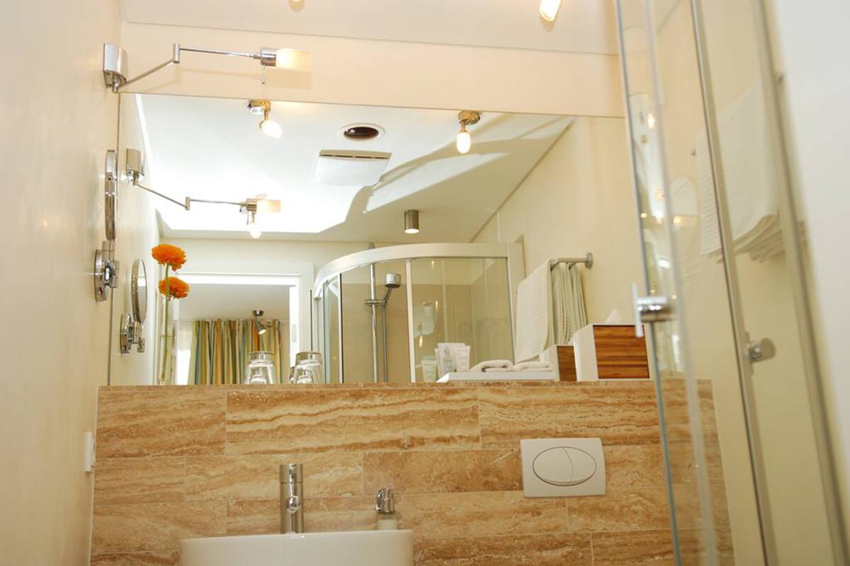 comfort double room | bathroom | free toiletries, hair dryer, towels, soap
