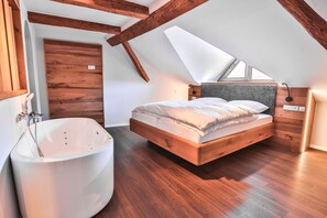 Suite Deluxe | Tina de hidromasaje privada